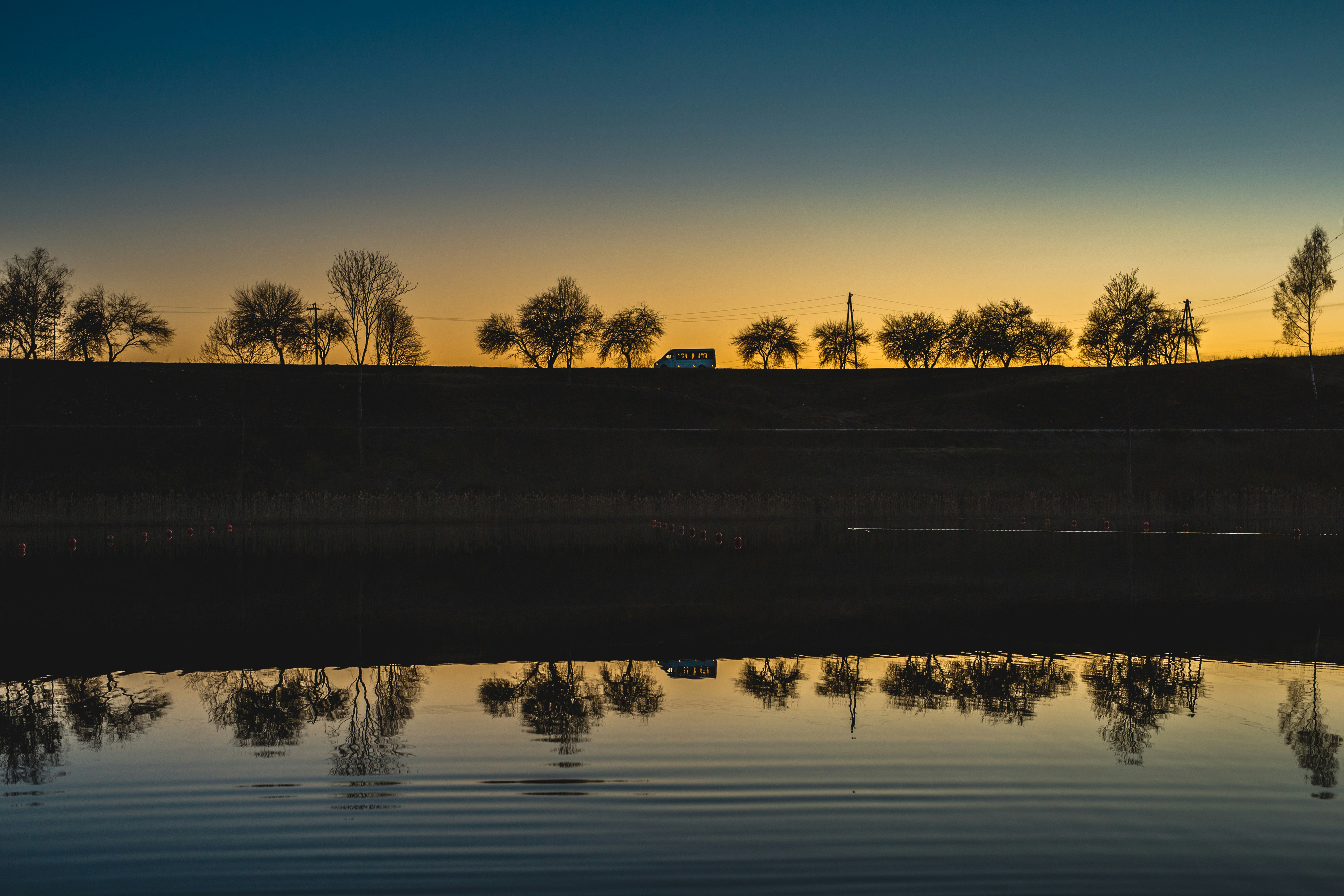 calm water during daytime